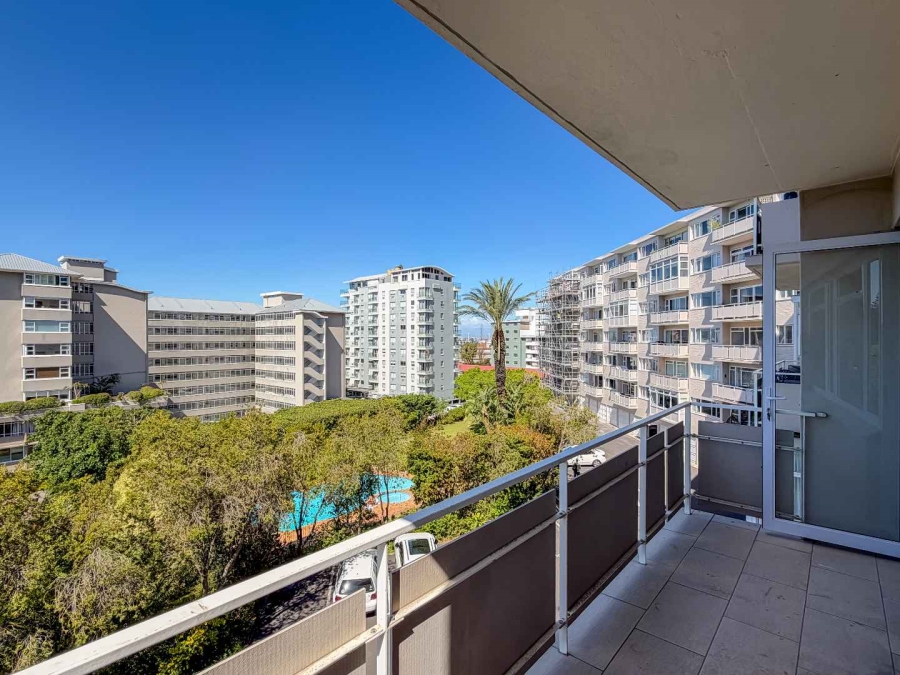 To Let 2 Bedroom Property for Rent in Green Point Western Cape
